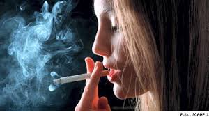 Rökande tjej