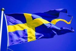 Svenska flaggan tretungad